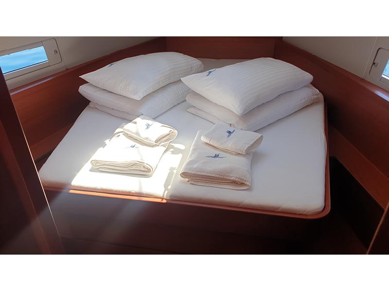 Book yachts online - sailboat - Dufour 430 Grand Large - Calando - rent