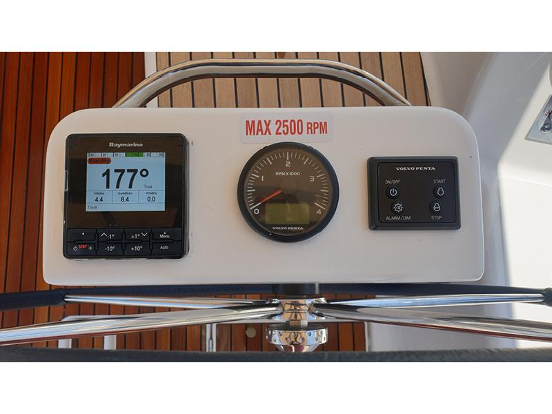 Book yachts online - sailboat - Dufour 430 Grand Large - Calando - rent