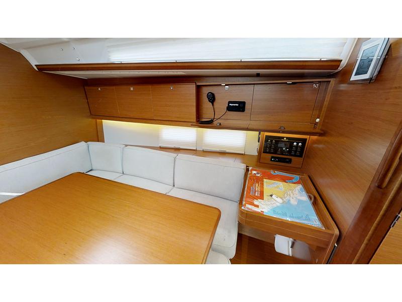 Book yachts online - sailboat - Dufour 390 Grand Large - Sara - rent