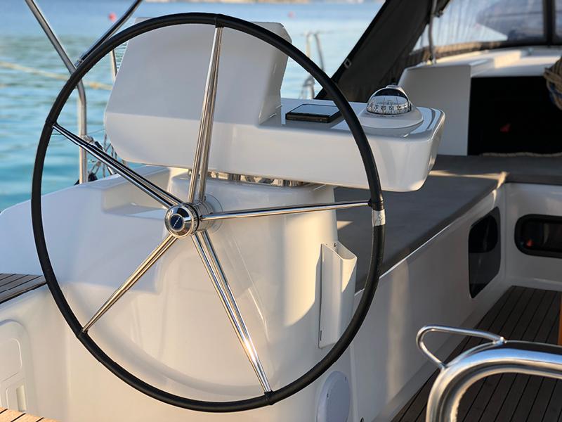 Book yachts online - sailboat - Dufour 520 Grand Large - Volante - rent