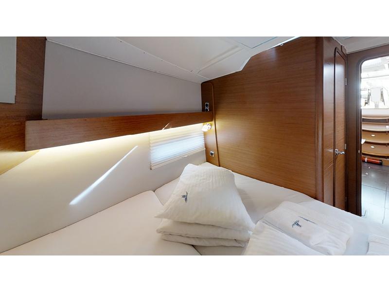 Book yachts online - sailboat - Dufour 390 Grand Large - Klara - rent