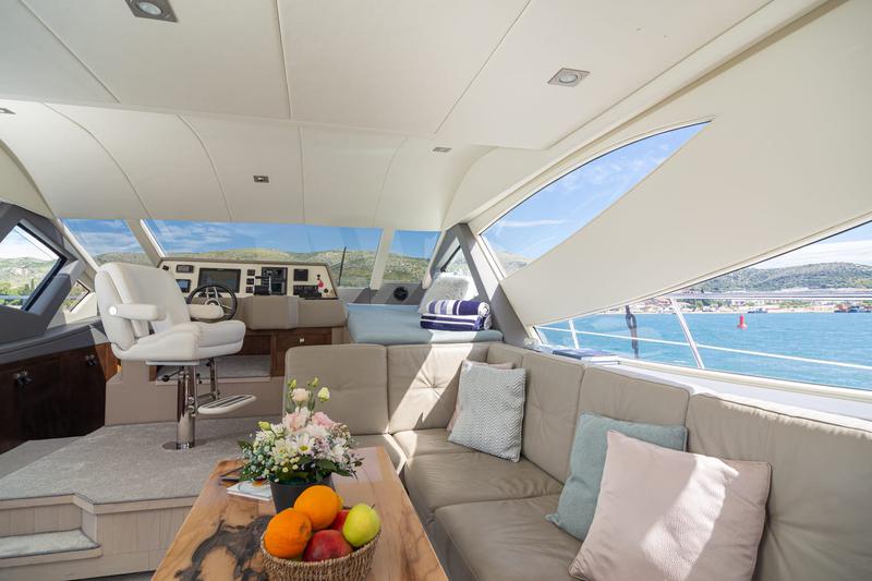Book yachts online - motorboat - Alena 58 Sport Fly - MORNING LIGHT - rent