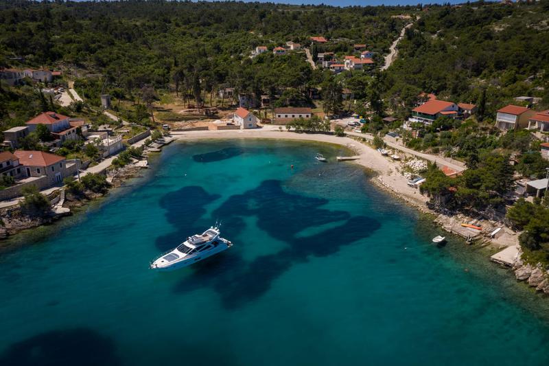 Book yachts online - motorboat - Alena 58 Sport Fly - MORNING LIGHT - rent