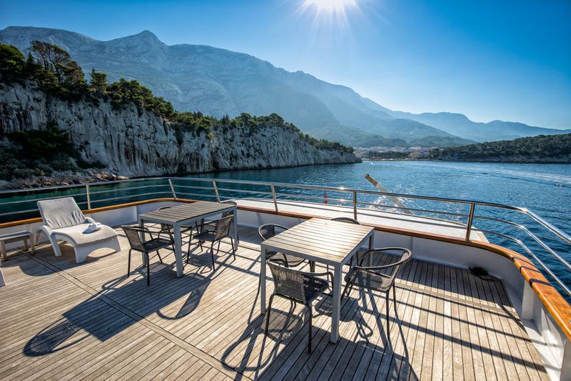 Book yachts online - motorboat - Luxury Motor Yacht - Diamond - rent