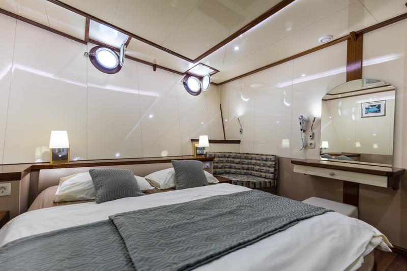Book yachts online - motorboat - Luxury Motor Yacht - Diamond - rent