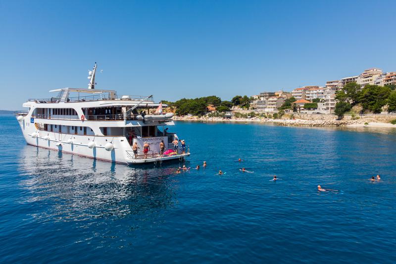 Book yachts online - motorboat - Luxury Motor Yacht - Diamond - rent