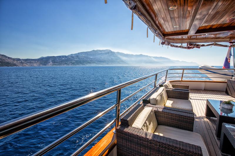 Book yachts online - motorboat - Luxury Motor Yacht - Diamond - rent