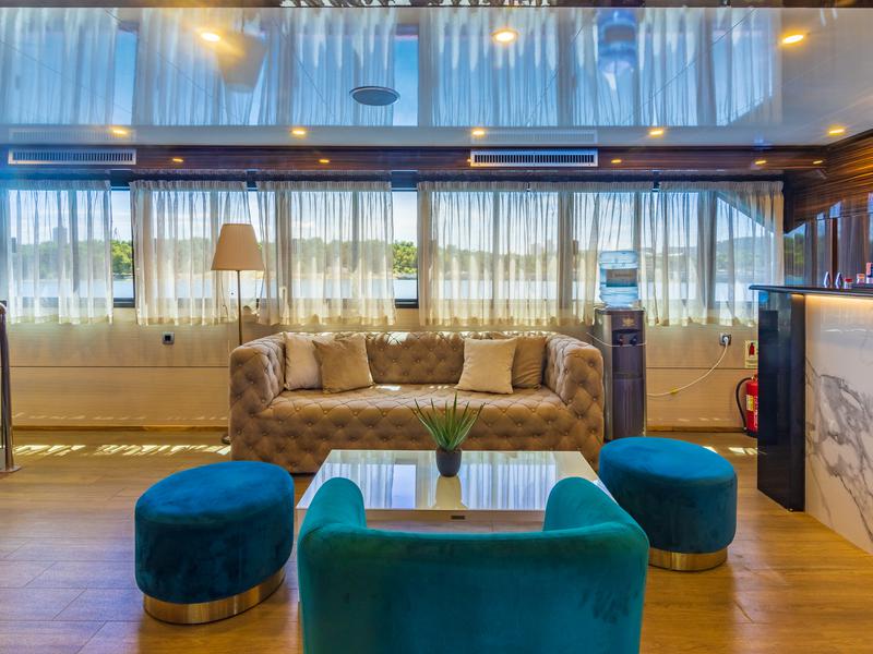 Book yachts online - motorboat - Luxury Motor Yacht - New Star - rent