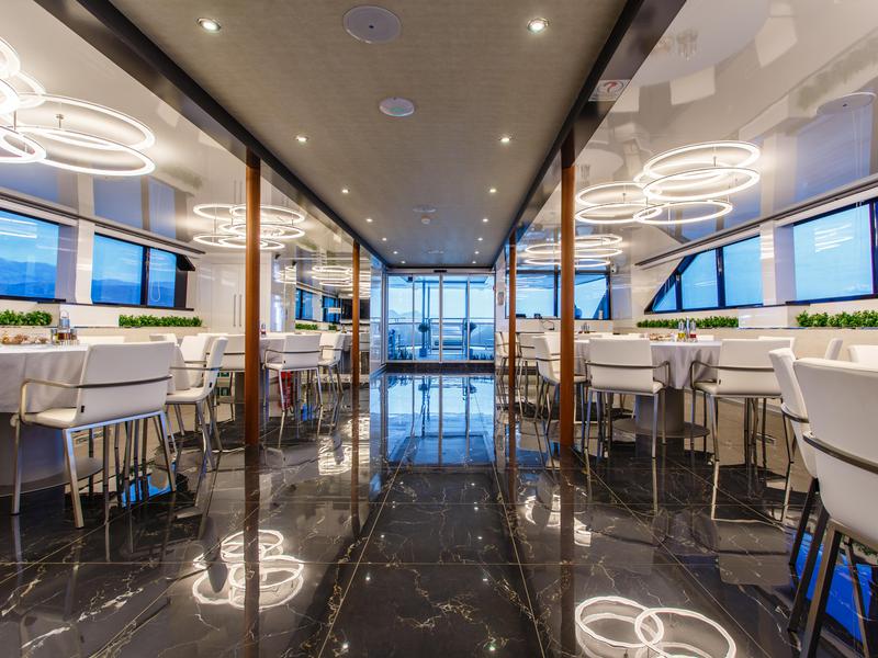 Book yachts online - motorboat - Luxury Motor Yacht - Ban - rent