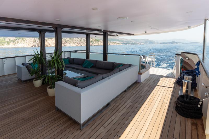 Book yachts online - motorboat - Luxury Motor Yacht - Antaris - rent