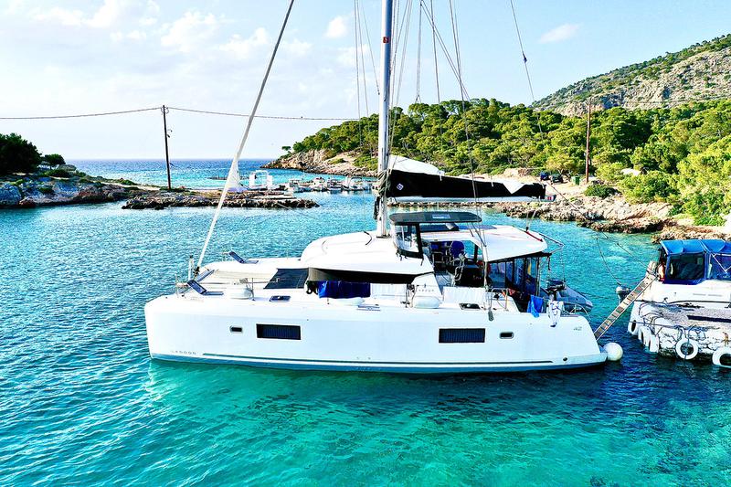 Book yachts online - catamaran - Lagoon 42 - The Key of Joy - rent