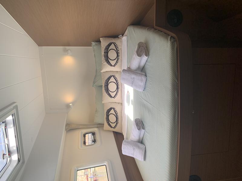 Book yachts online - catamaran - Lagoon 42 - HeyBlue - rent