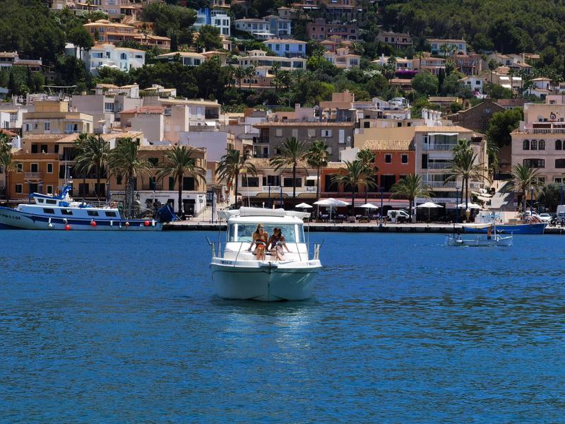 Book yachts online - motorboat - Faeton Moraga 910 - Arianne - rent