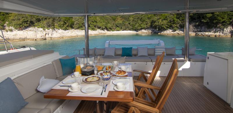 Book yachts online - catamaran - Lagoon 560 - Cool Change - rent