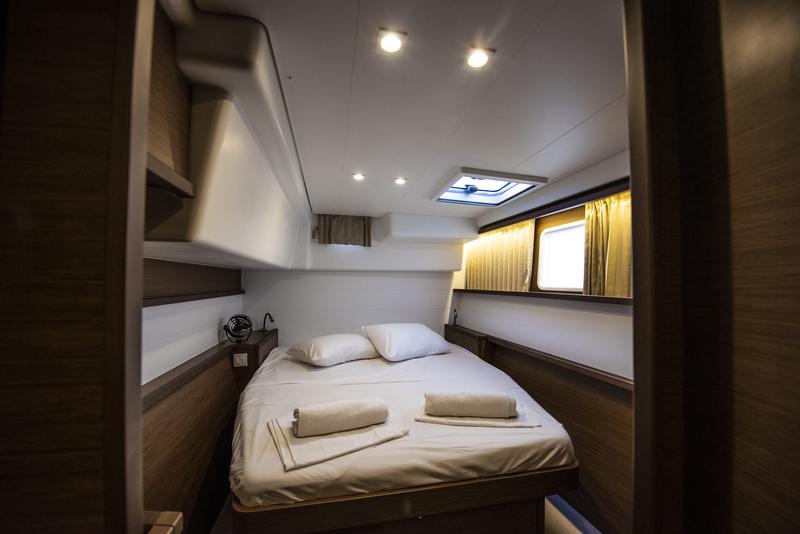 Book yachts online - catamaran - Lagoon 450 Flybridge - Greis - rent