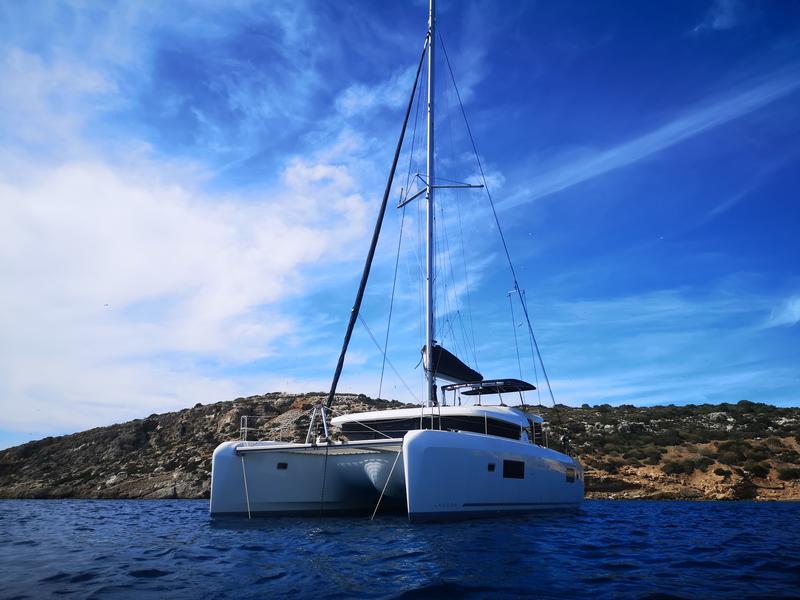 Book yachts online - catamaran - Lagoon 42 - Aktaia - rent