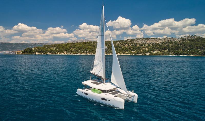 Book yachts online - catamaran - Lagoon 42 - AURA  - rent