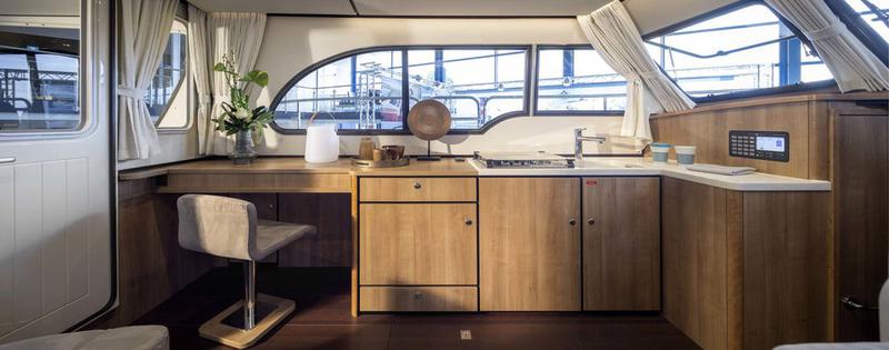 Book yachts online - motorboat - Linssen 35 SL Sedan - La Gourmandise - rent