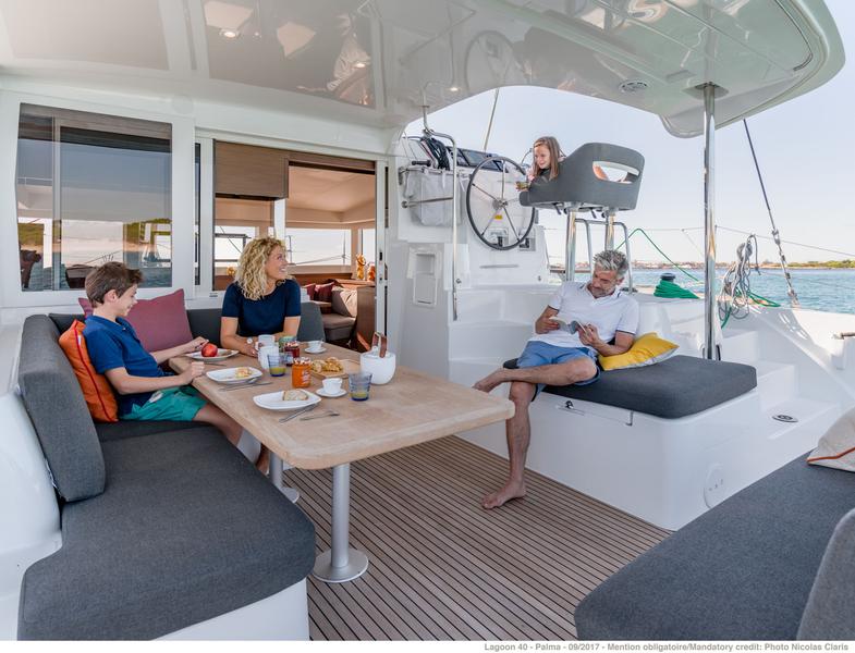 Book yachts online - catamaran - Lagoon 40 - Turtle - rent