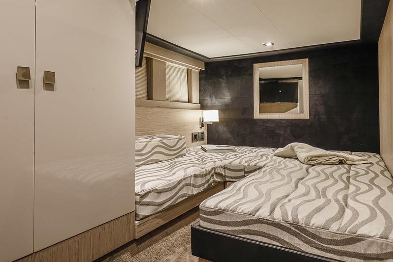 Book yachts online - motorboat - Cranchi T43 Eco Trawler - G&amp;K2 - rent