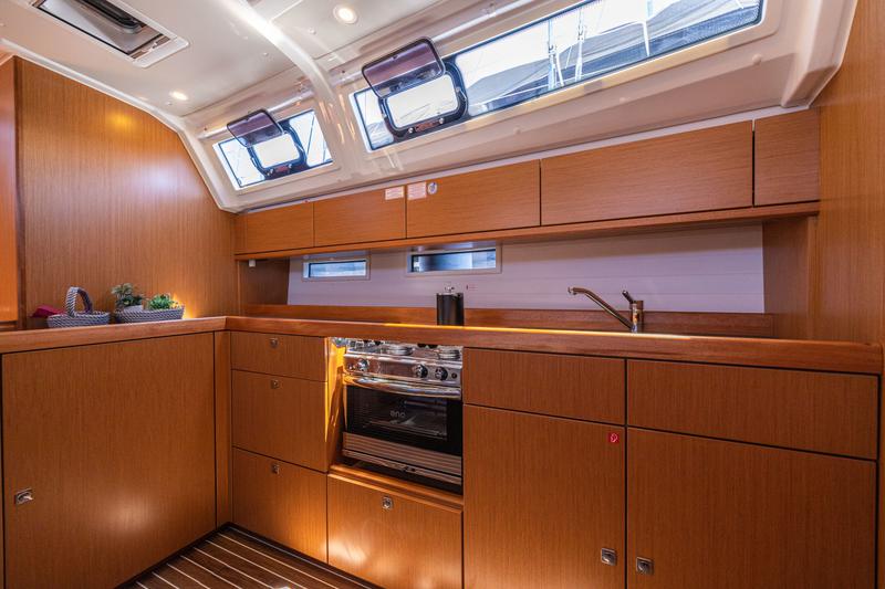 Book yachts online - sailboat - Bavaria Cruiser 46 - Just Be - rent