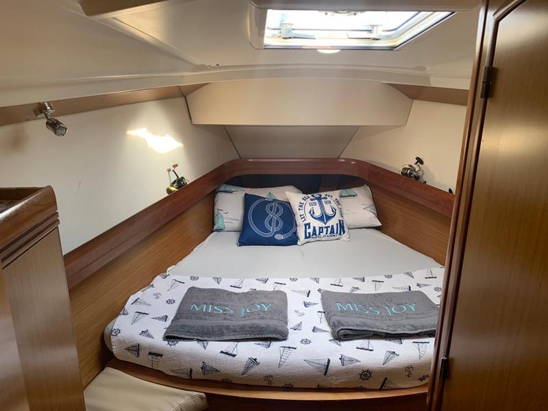 Book yachts online - sailboat - Sun Odyssey 42i - Miss Joy - rent