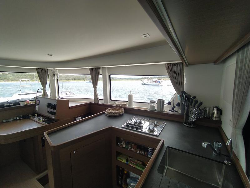 Book yachts online - catamaran - Lagoon 42 - Mare - rent