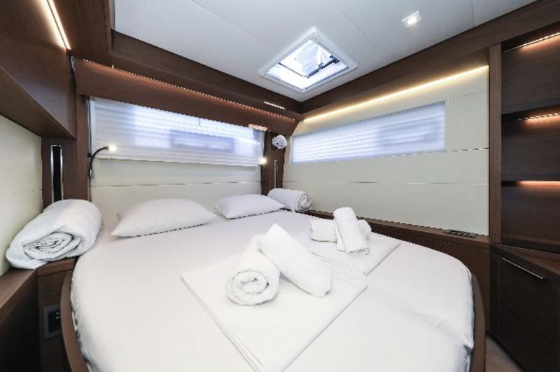 Book yachts online - catamaran - Lagoon 50 - LUX - rent