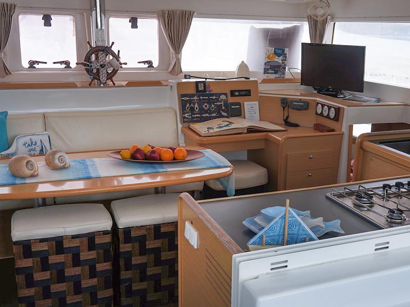 Book yachts online - catamaran - Lagoon 400 - Excellent - rent