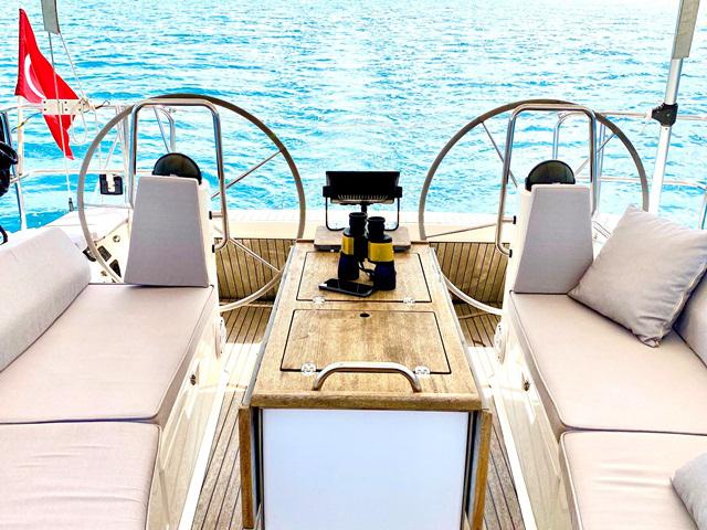 Book yachts online - sailboat - Bavaria Cruiser 40 - Priceless - rent