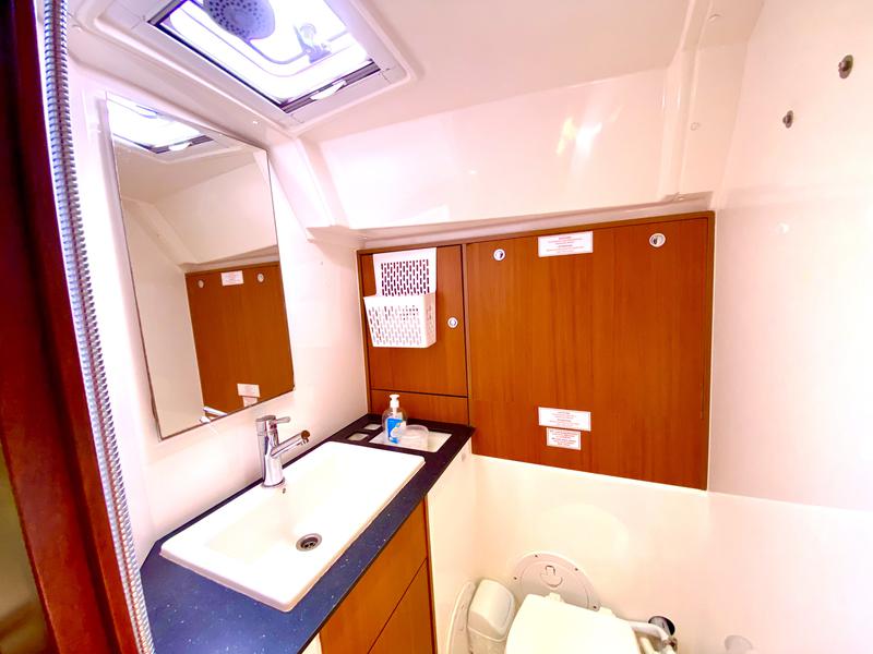 Book yachts online - sailboat - Bavaria Cruiser 40 - Priceless - rent