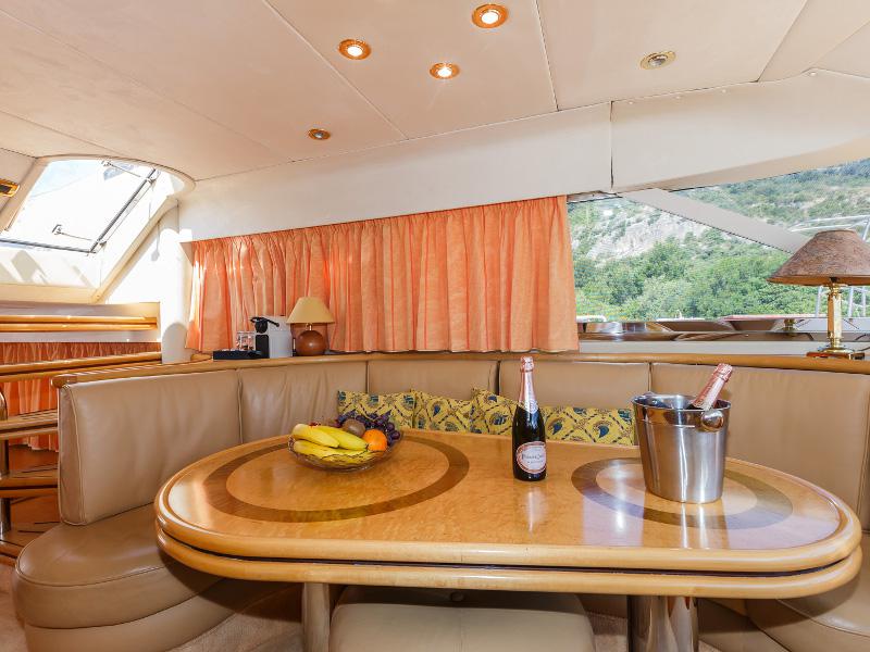 Book yachts online - motorboat - Fairline 65 Squadron - Sunshine MBL - rent