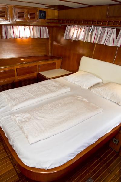 Book yachts online - motorboat - Staryacht 1940 - Viva La Libertad  - rent
