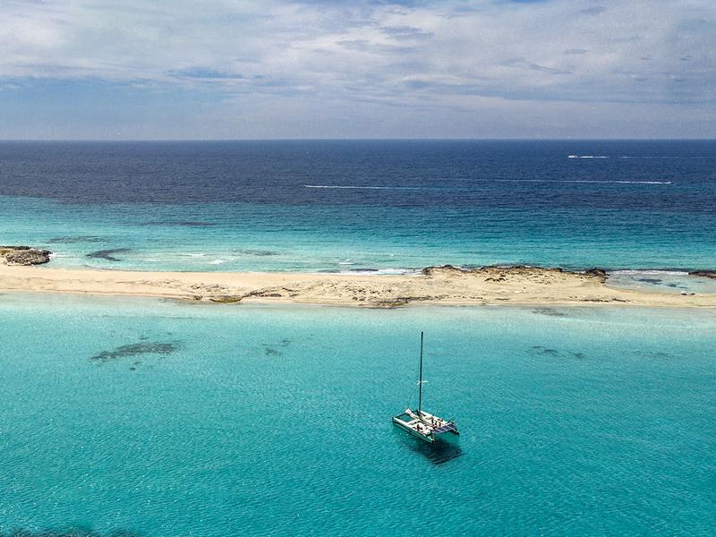 Book yachts online - catamaran - IY LBV33 - Dragonfly - rent
