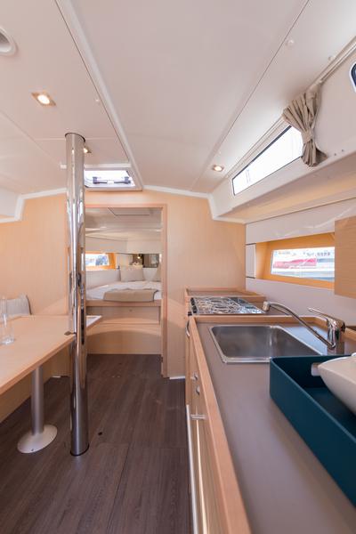 Book yachts online - sailboat - Hanse 418 - Dafne - rent