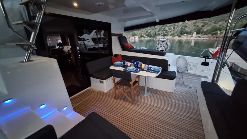 Book yachts online - catamaran - Lagoon 42 - 4 Cabin - Starz - rent