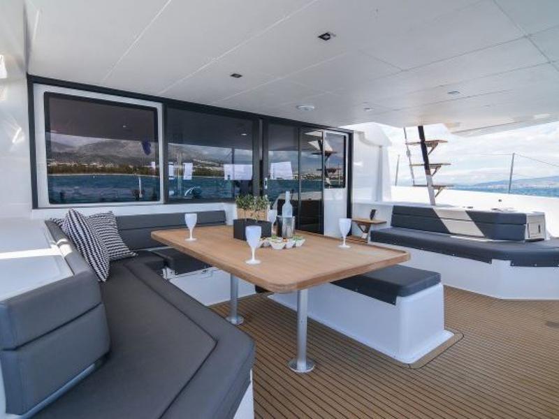 Book yachts online - catamaran - Dufour Catamaran 48 - Lu blu - rent