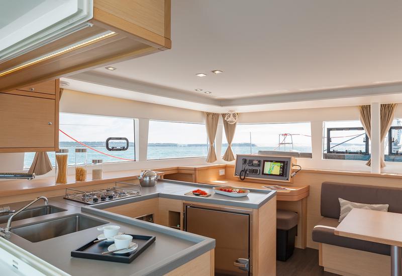 Book yachts online - catamaran - Lagoon 450  Fly - Albachiara - rent