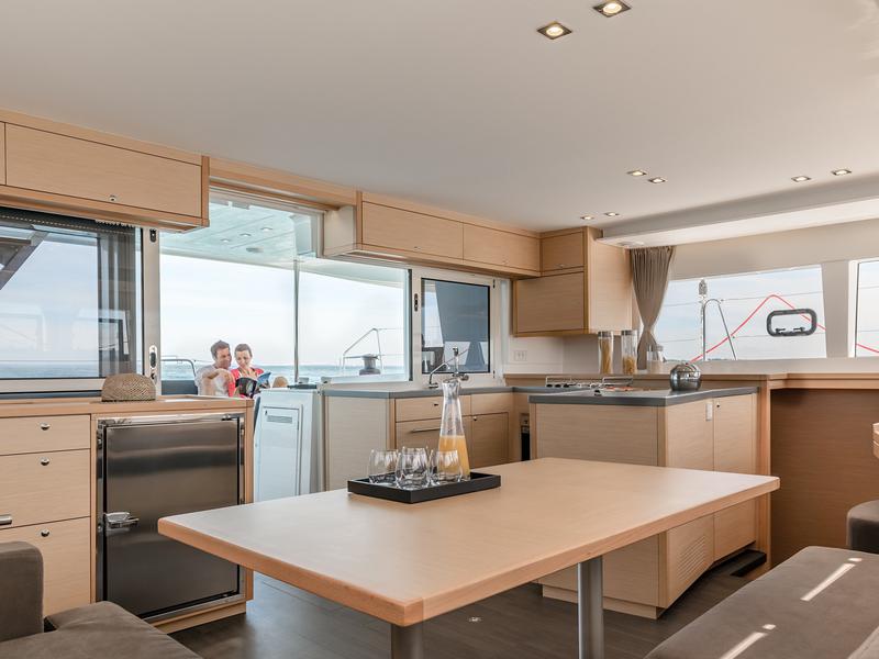 Book yachts online - catamaran - Lagoon 450  Fly - Albachiara - rent