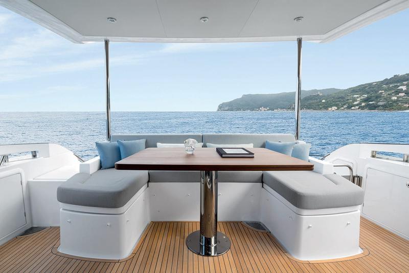 Book yachts online - motorboat - Azimut 55 Flybridge - Be Happy - rent