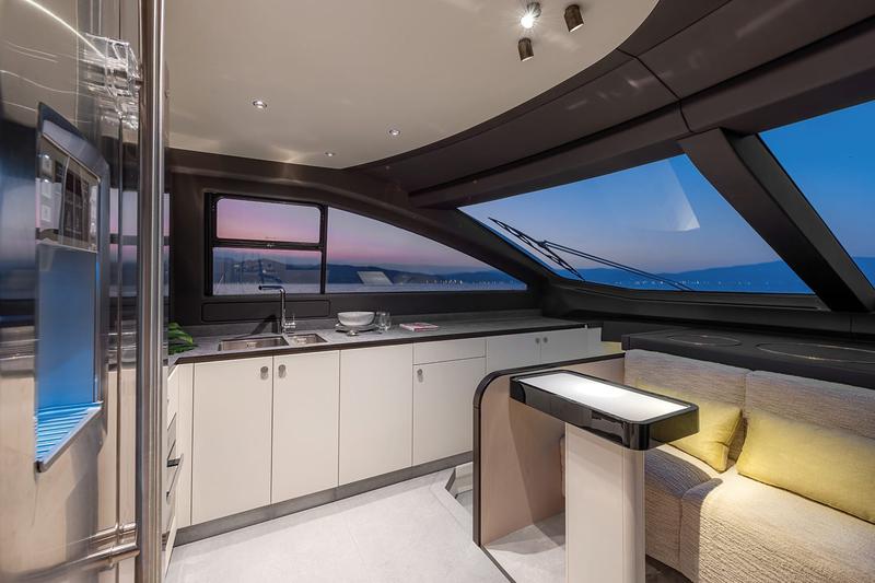 Book yachts online - motorboat - Azimut 78 Flybridge - OMR Group - rent