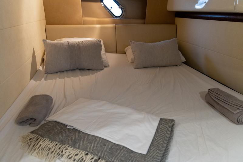Book yachts online - motorboat - Cranchi Endurance 41 - SUMMER BREEZE - rent
