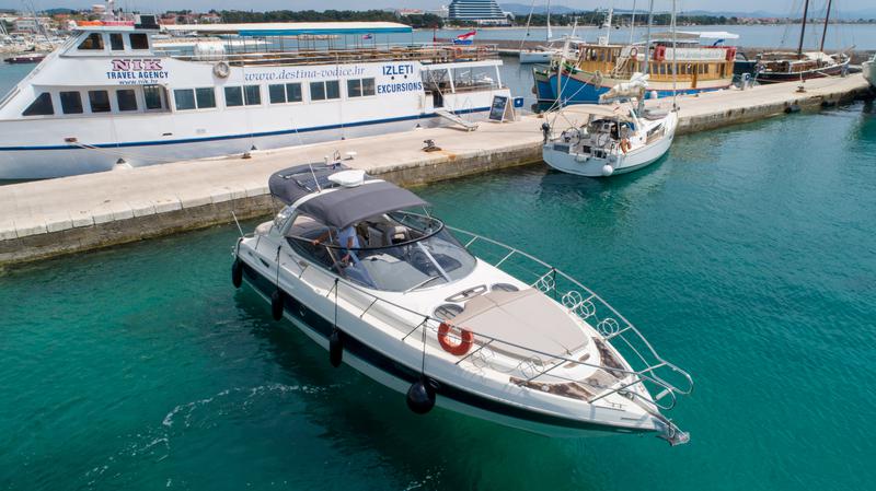Book yachts online - motorboat - Cranchi Endurance 41 - SUMMER BREEZE - rent