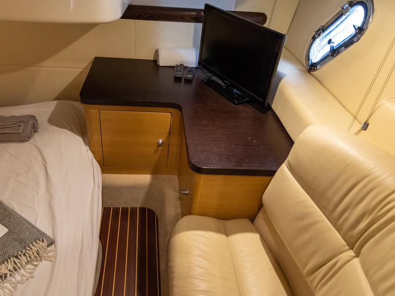 Book yachts online - motorboat - Cranchi Endurance 41 - SUMMER BREEZE - rent