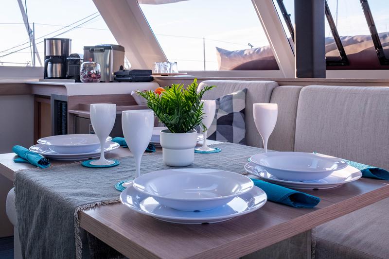 Book yachts online - catamaran - Fountaine Pajot Isla 40 - Artemis  - rent