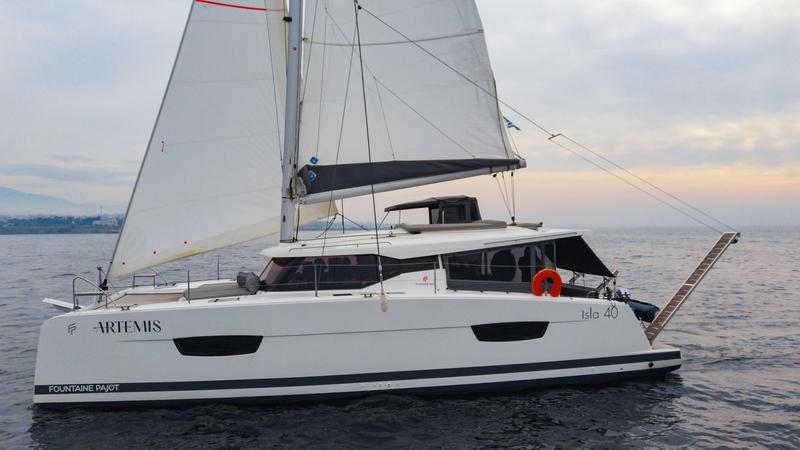 Book yachts online - catamaran - Fountaine Pajot Isla 40 - Artemis  - rent
