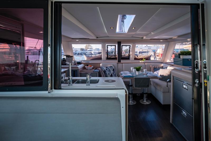 Book yachts online - catamaran - Fountaine Pajot Isla 40 - Artemis  - rent