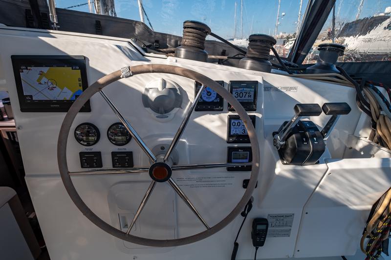 Book yachts online - catamaran - Fountaine Pajot Isla 40 - Artemis  - rent