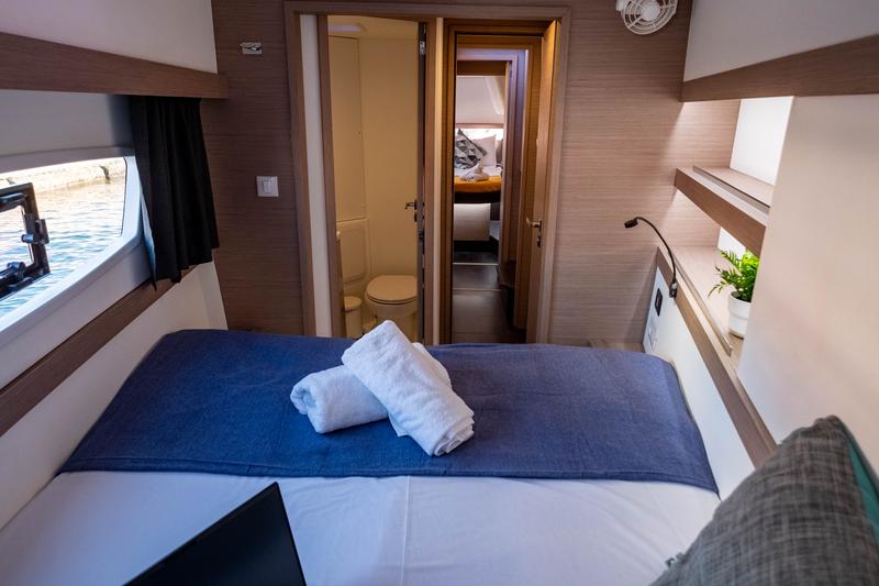 Book yachts online - catamaran - Fountaine Pajot Isla 40 - Artemis  - rent
