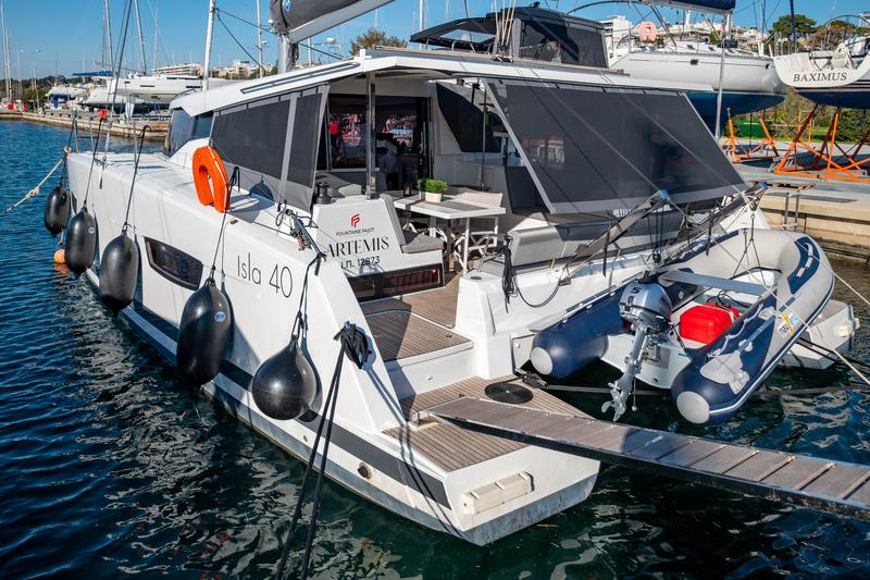 Book yachts online - catamaran - Fountaine Pajot Isla 40 - Artemis  - rent